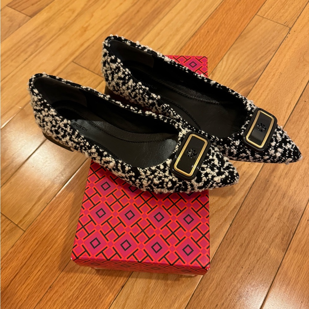 TORY BURCH
Georgia Pointed Toe Flat In Black White/perfect Black